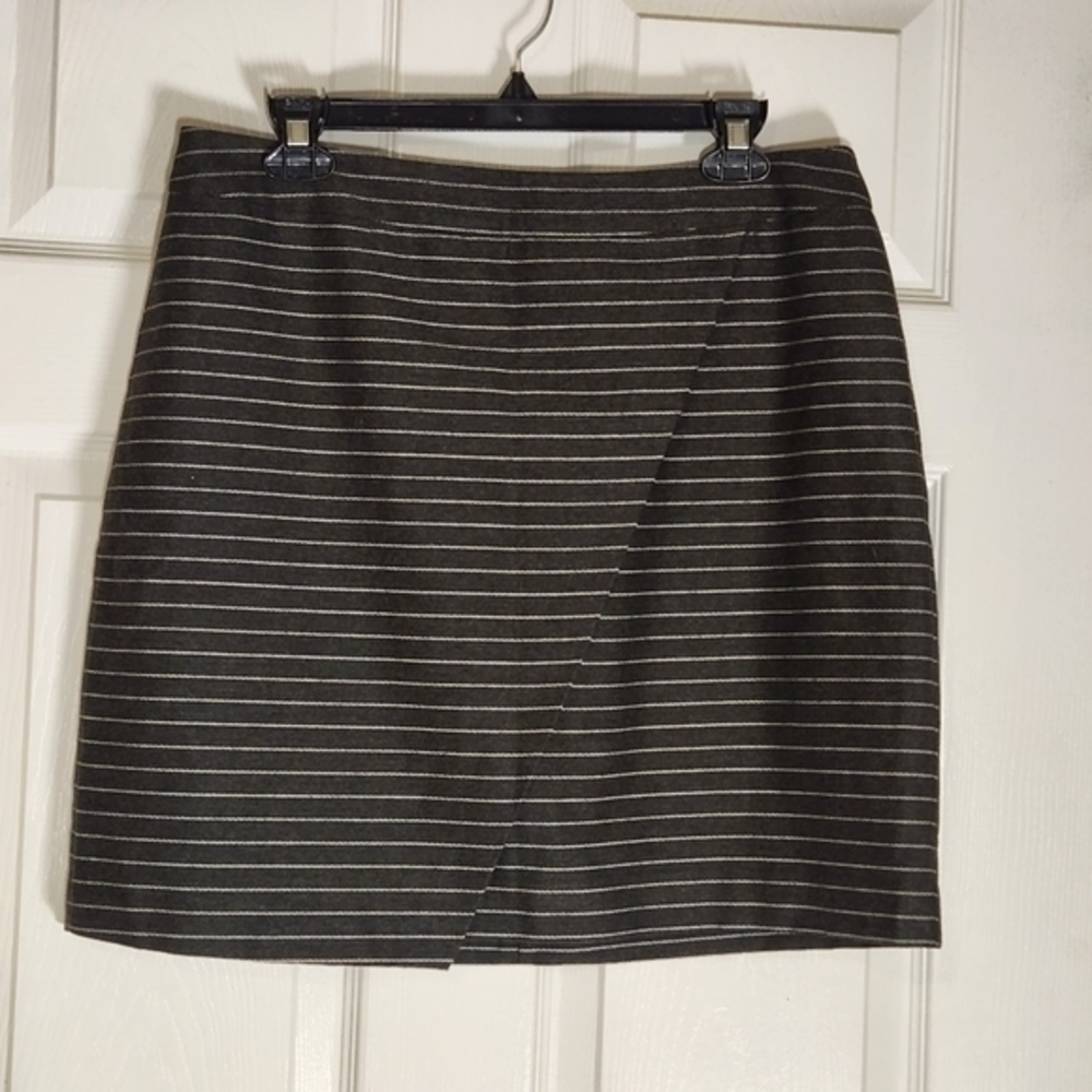 LOFT SIZE 12 GRAY WHITE STRIPE FAUX WRAP MINI SKIRT FULLY LINED‎ OFFICE SCHOOL